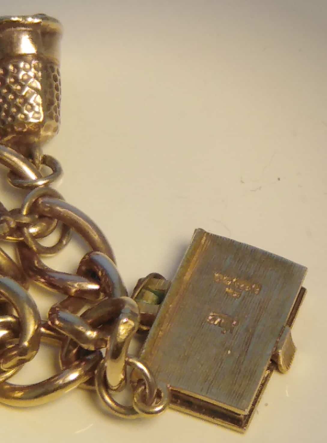 1963 9ct Gold Charm Bracelet and 10 Charms 32.8g